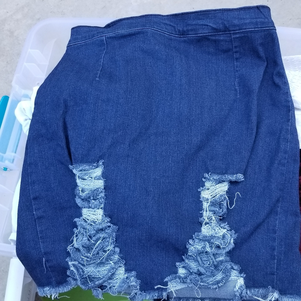 Ripped mini skirt